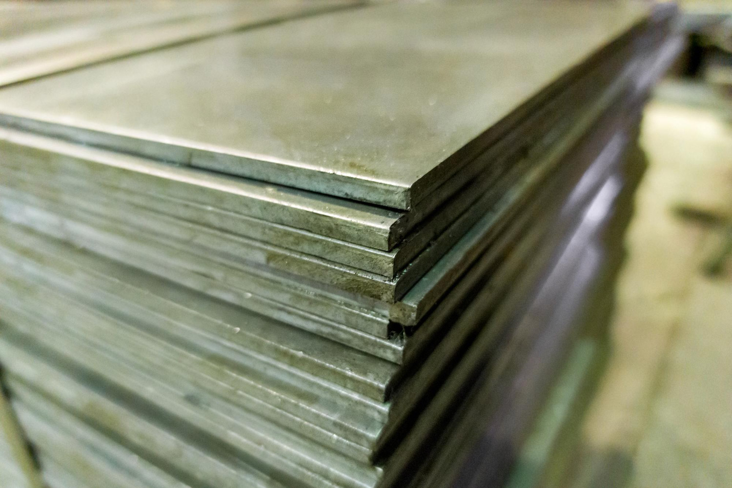 cold-rolled-steel-sheets-stack-corner-closeup